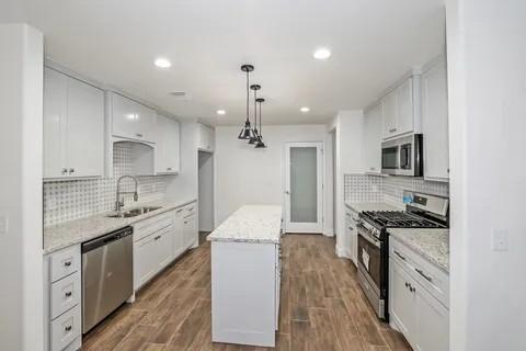 Building Photo - 7609 Woodford Ave