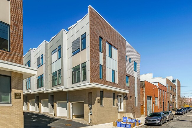 Building Photo - Stunning 4-Bedroom Townhouse with Garage and Rooftop Deck! Available late May!