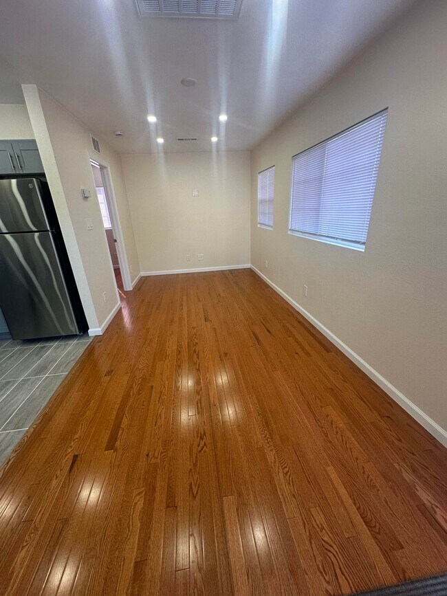 Foto del edificio - 4027 Fullington St