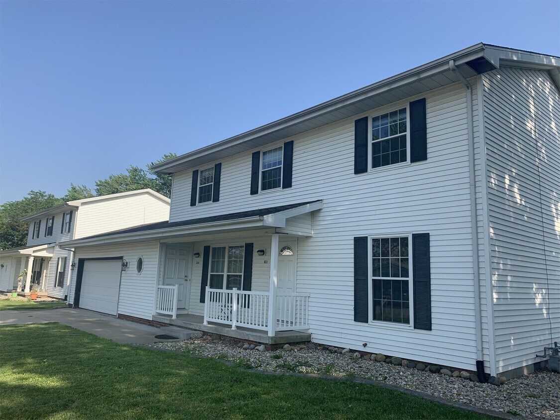 Foto principal - 814 Deerfield Rd