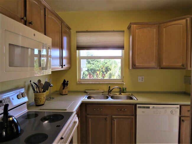 Building Photo - 650 Snug Harbor Dr