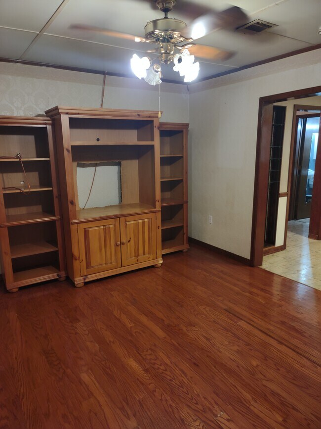 Sala de estar - 113 Thelma Dr