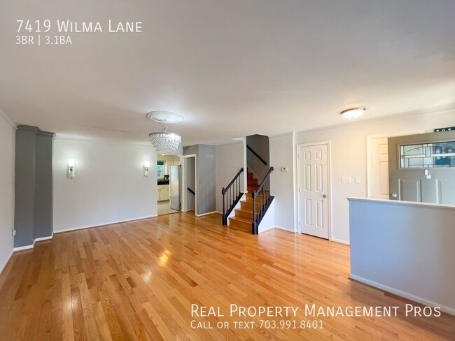 Building Photo - Updated Sunny Three Level Townhome!!!