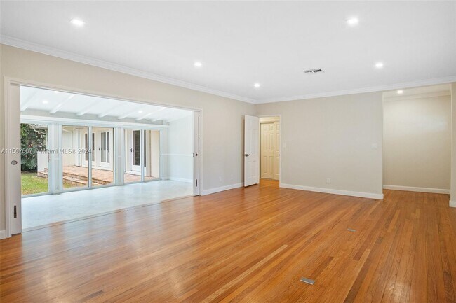 Building Photo - 247 Bal Bay Dr