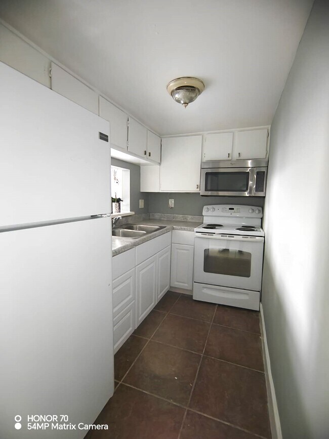 Building Photo - 7021 Waterside Dr