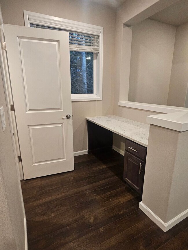Building Photo - Spacious 5 Bedroom in Convenient North Creek Ridge, Bothell Location