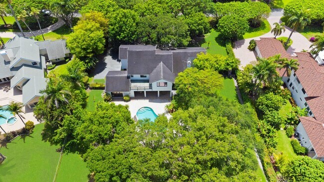 Foto del edificio - 18425 Long Lake Dr