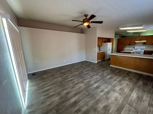 Building Photo - 17878 Empire Ct