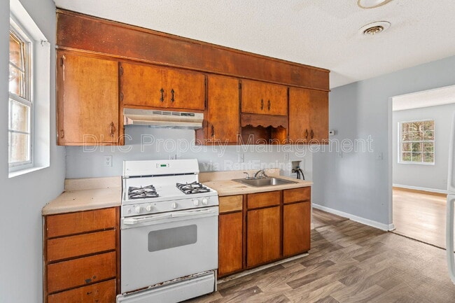 Building Photo - 6521 Raymond Dr