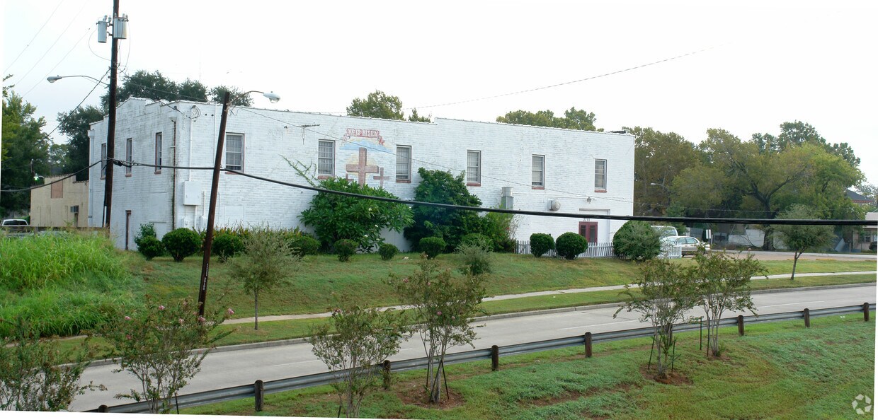 Building Photo - 2711 Harrisburg Blvd