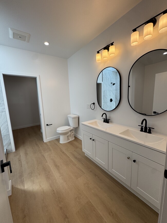 Building Photo - 7834 S Harvard Blvd