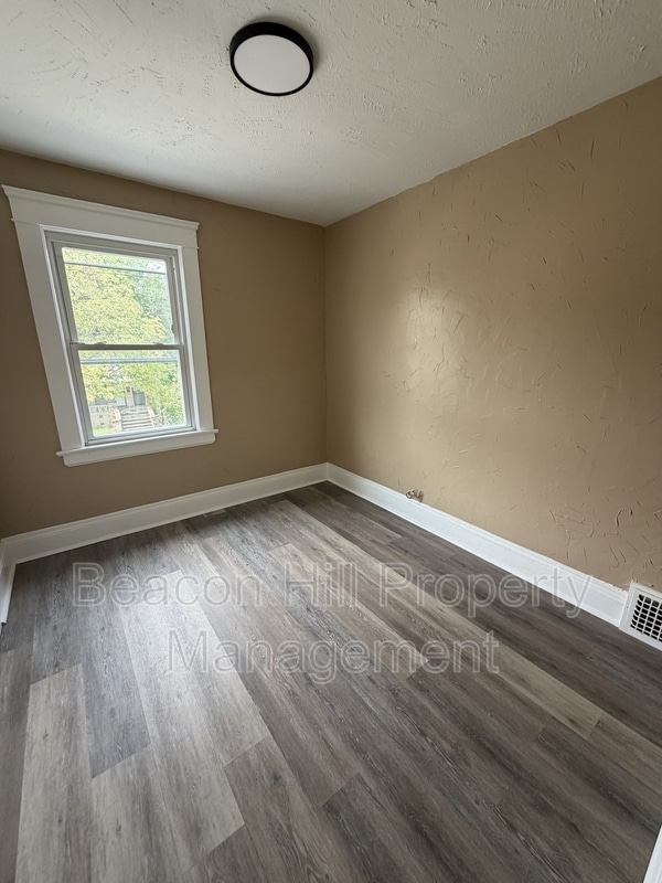 Building Photo - 3331 E 145th St