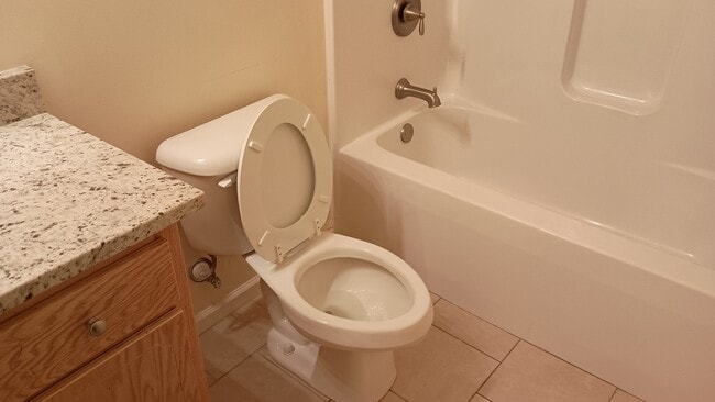 Building Photo - 128 N Hill St