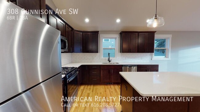 Building Photo - 308 Gunnison Ave SW