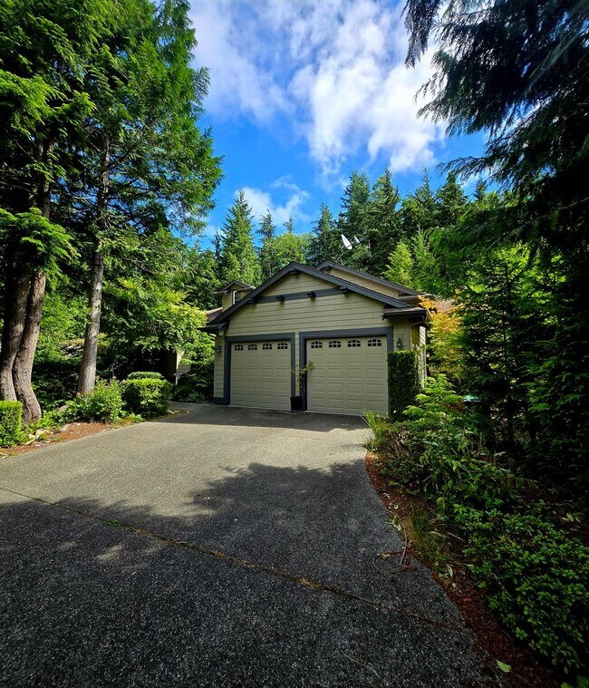 Foto del edificio - 2 Bed, 2 Bath with Den and Detached Casita For Rent in Port Ludlow!