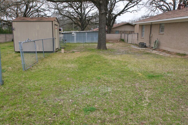 backyard with shed - 503 Hilliard Dr