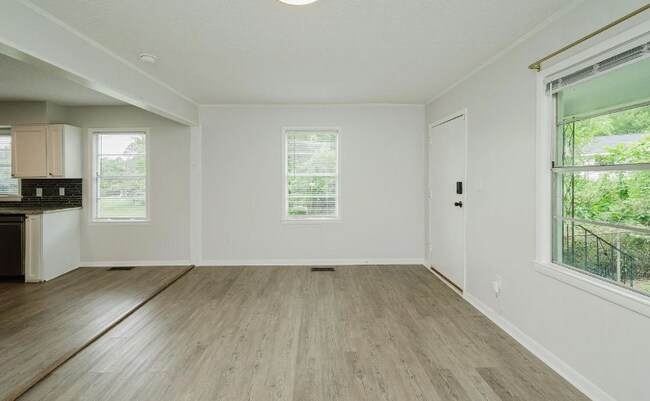 Foto del edificio - 2033 E Lake Blvd