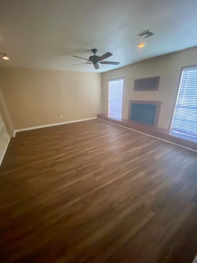 Building Photo - College Station - 3 Bedroom / 2 Bath House...