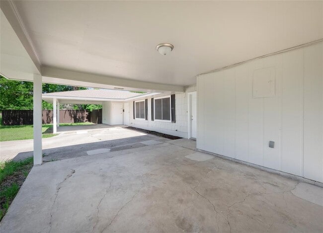 Foto del edificio - 908 W Lamar Ave