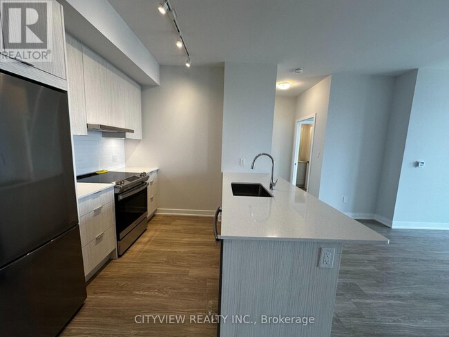 Photo du bâtiment - 430-2430 Square One Dr