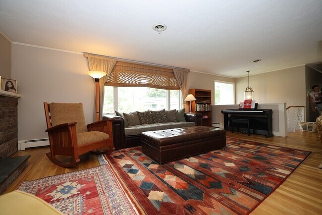 Building Photo - 151 Woodbine Cir