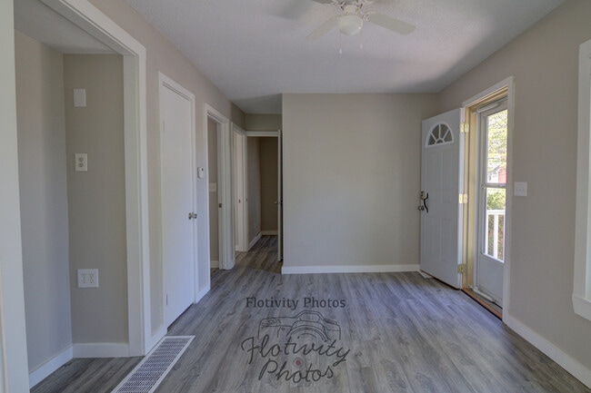 Building Photo - 1350 Stanwix Dr