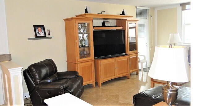 Foto del edificio - 4250 Galt Ocean Dr