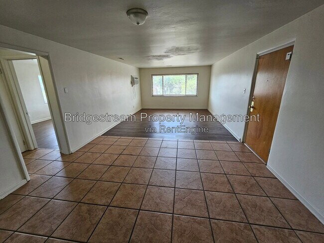 Foto del edificio - 917 Cherry Dr
