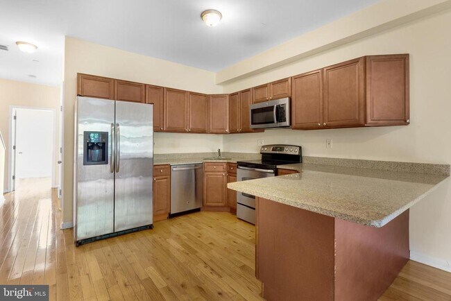 Building Photo - 2464 Frankford Ave