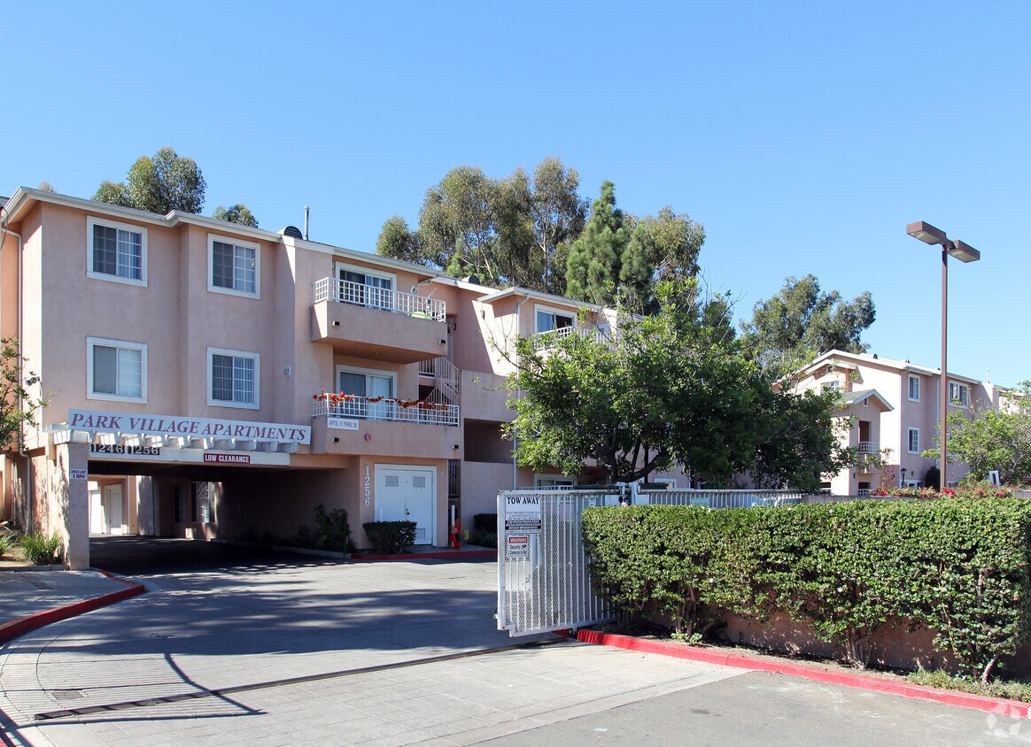 Foto principal - Park Village Apartments