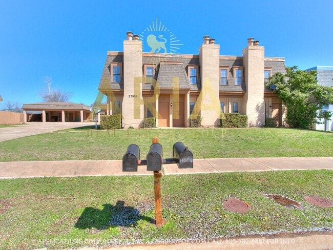 Building Photo - Spacious 2 Bed/1.5 Bath Townhouse in East ...