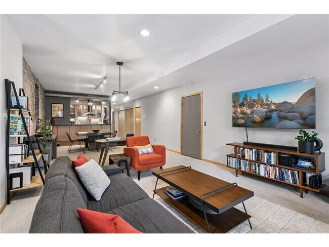 Foto del edificio - 561 Laurel Ave