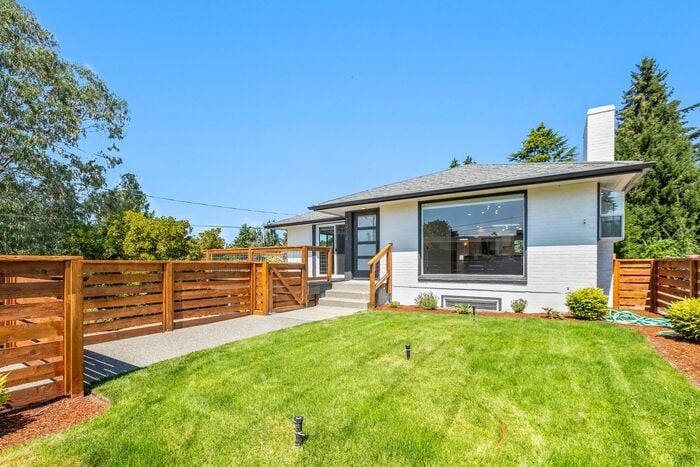 Primary Photo - Immaculate Air-Conditioned North Admiral C...