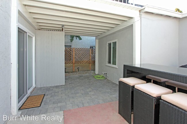 Building Photo - 1615 W Balboa Blvd