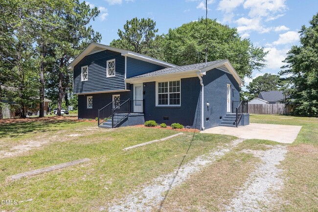 Building Photo - 806 Primrose St