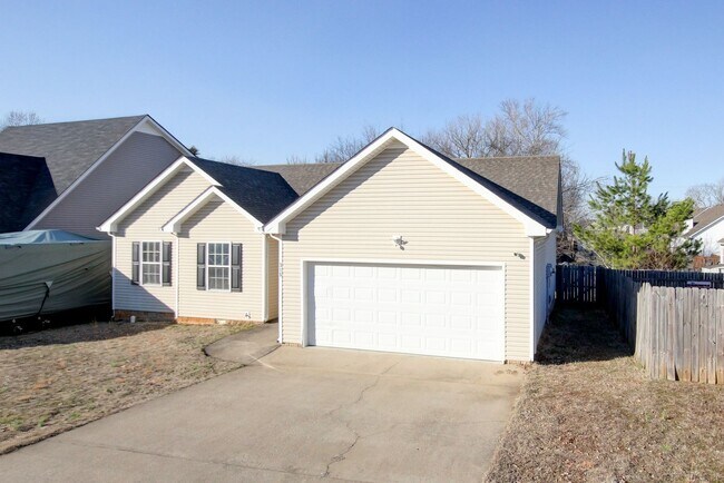 Foto del edificio - 3 bed 2 bath Fenced yard.  Heart of St. B.  Hurry.