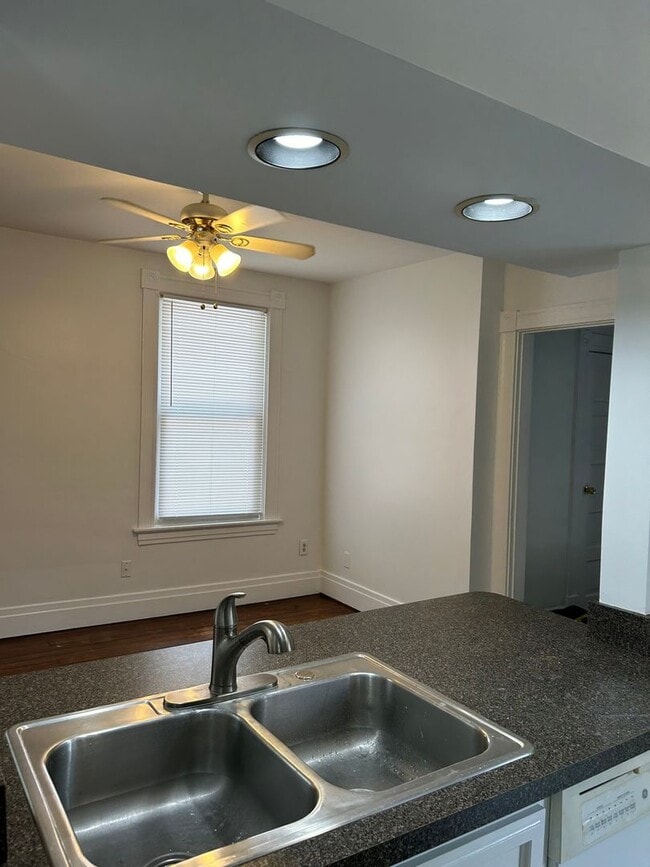 Building Photo - 3 Bedroom Duplex in Cincinnati