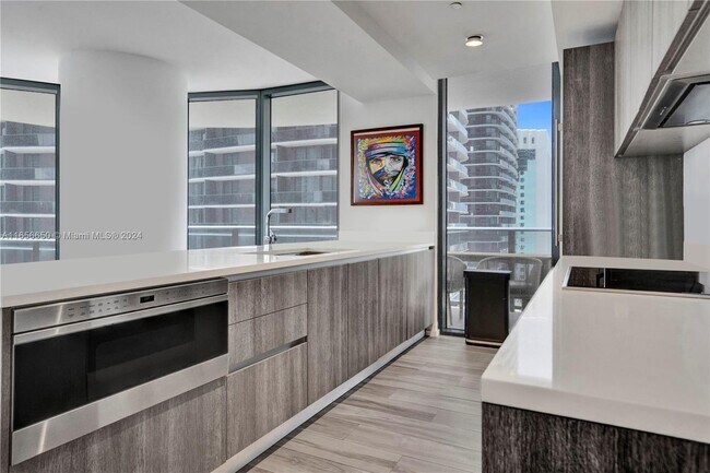 Building Photo - 801 S Miami Ave