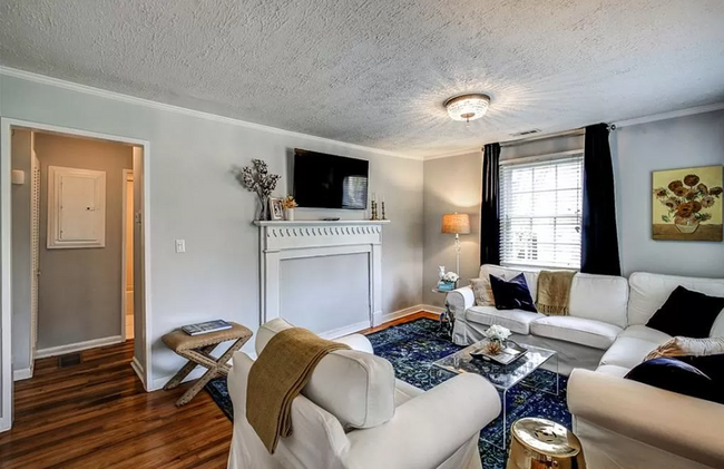 Foto del edificio - 1812 Hickory Rd