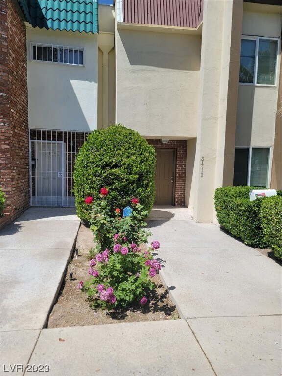 Primary Photo - 3412 Townhouse Dr