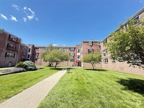 Building Photo - 6604 Grand Central Pkwy
