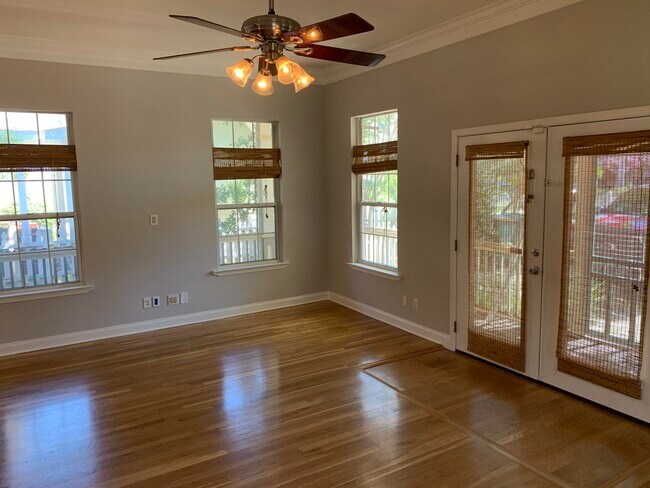 Foto del edificio - 4565 Woodwind Dr