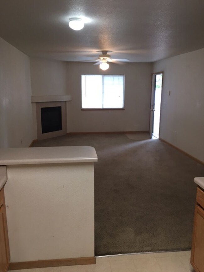 Foto del edificio - Fort Collins 2 Bedroom Condo Steps from CSU - Available Now