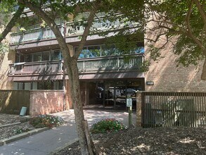 Building Photo - 5500 Hillcrest Ln