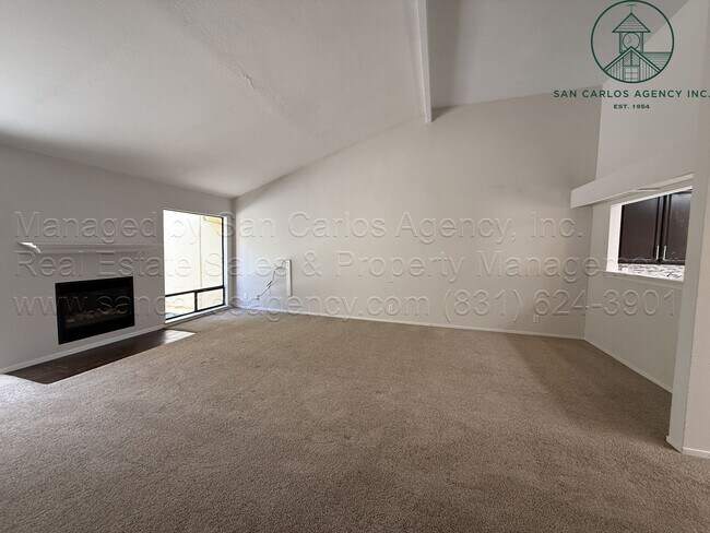 Foto del edificio - Spacious & Updated Two Bedroom Downtown Monterey Condominium