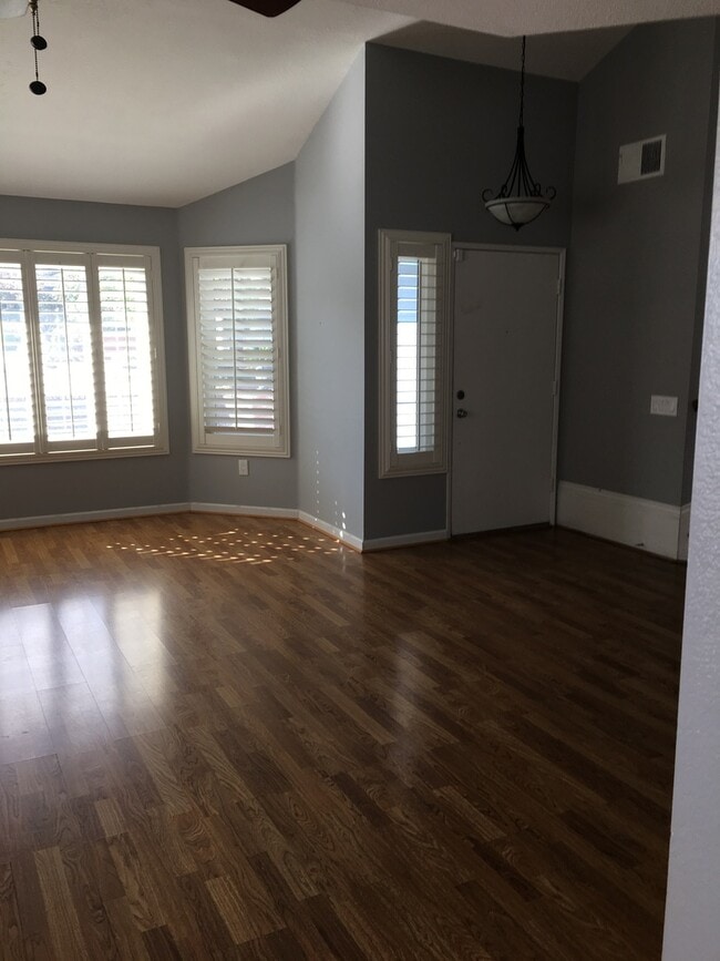 Foto del edificio - Coming Soon......Single Family Home! Solar Powered! Pet Friendly! Landscaper Included!