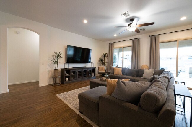 TV and Internet Included - 21408 S 193rd St
