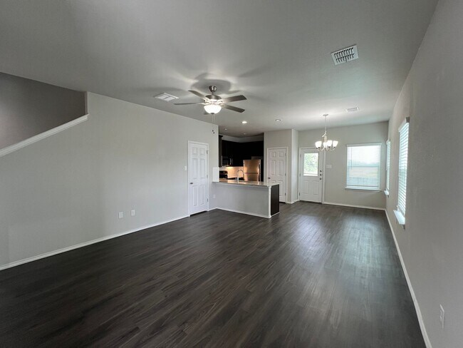 Foto del edificio - 3421-3423 Haylee Grace Pl