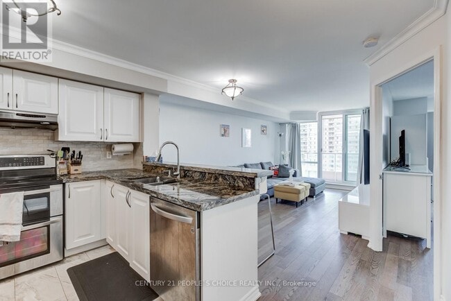 Photo du bâtiment - 33 Elm Dr W