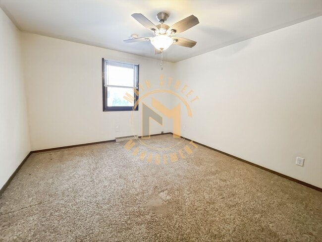 Building Photo - 1433 Baumgart Rd